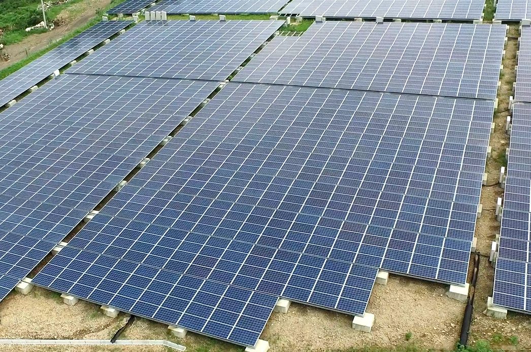 長崎県佐世保市<br />
システム容量：1,175.7kW